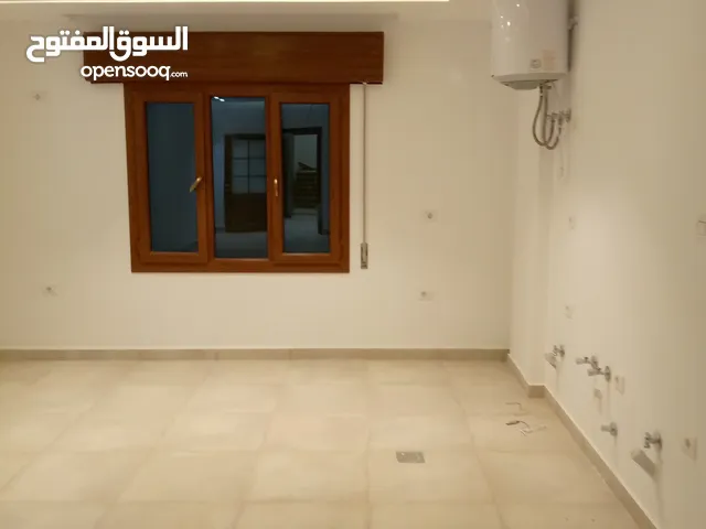 220 m2 4 Bedrooms Apartments for Sale in Tripoli Al-Nofliyen