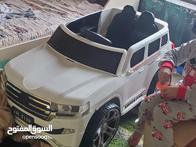 سياره اطفال كهربائيه مع الريموت بسعر مميز جدا جدا 200 ريال سعودي