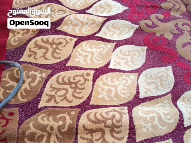 زوالي وسجادة كبيرة