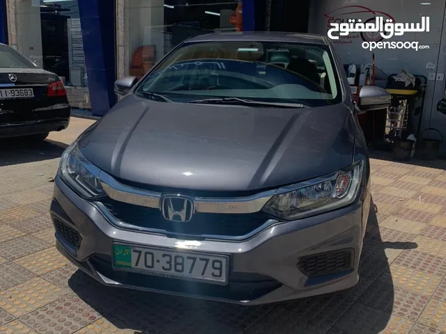 Sedan Honda in Amman