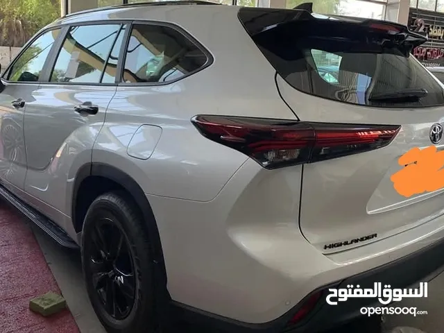 New Toyota Highlander in Baghdad