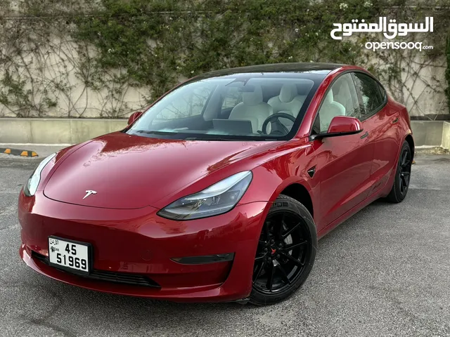 تيسلا مودل 3 ستاندر بلس 2022 داخل ابيض