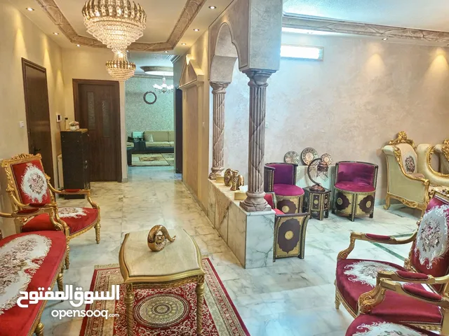 213m2 4 Bedrooms Apartments for Sale in Amman Jabal Al Hussain