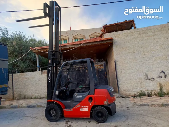 رافعه تيوتا 2.5 طن موديل 2009 فل كامل