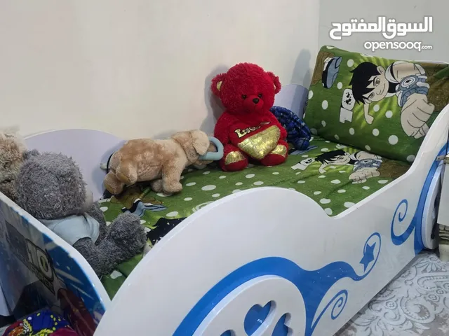 سرير اطفال مستعمل اقل الشهرين مع المندر قوي جدا الاصلي السرير 70*150 سم السعر 150وبي مجال