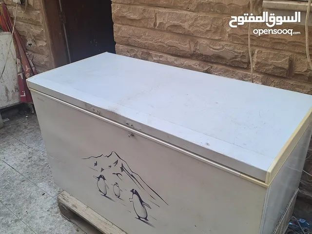 ديب فريزر بحالة جيدة جدا استعمال خفيف والبيع لدواعي السفر