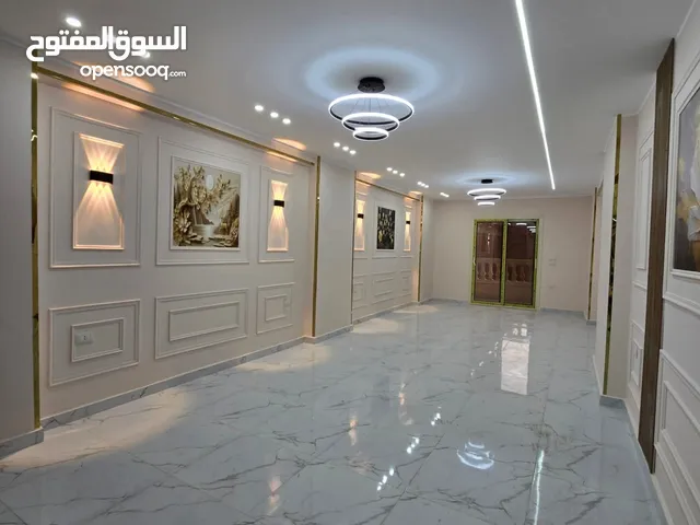 شقة للبيع مرخصة وقسط علي سنة
