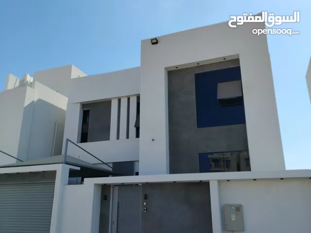 فلتان راقيتان VIP للبيع في الخوض السابعة – مقابل الباب الخلفي لجامعة السلطان قابوس