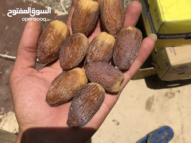 يوجد لدينا جميع أنواع التمور