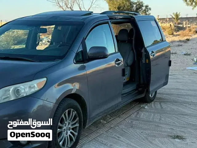 تويوتا سيينا 2012