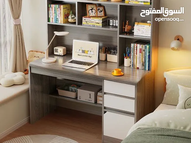 مكتب دارسي أنيق وعملي تصميم ذكي  ليوفر مساحة كبيرة مناسب المدارس والجامعات اللابتوب والكمبيوتر .