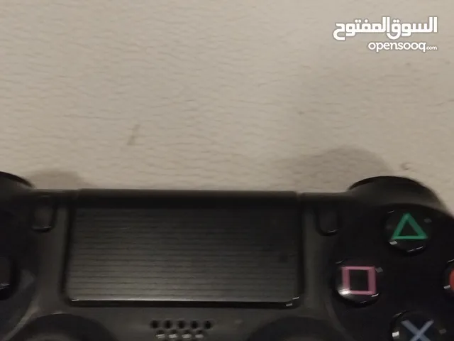 يد سوني او بليستيشن 4 مستعمل حالة ممتازة سريع الاستجابة و الف المشكلة الوحيده لا يشحن وبس السعر 13BD