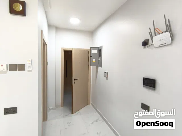 للبيع شقه سكنيه جديده مفروشه في الخوض السادسه