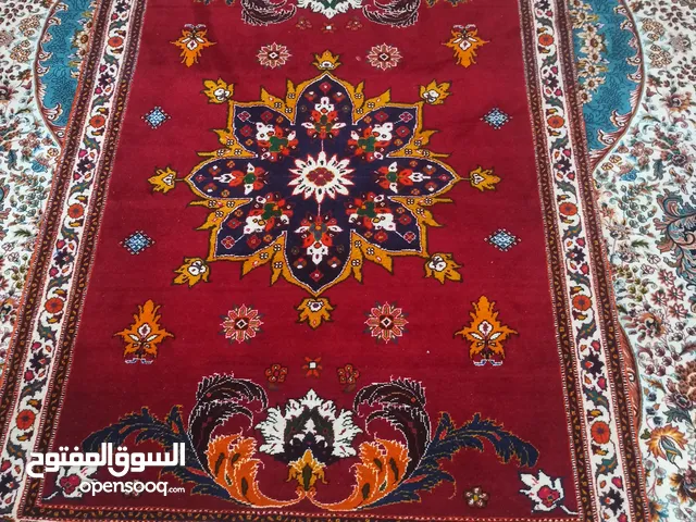 سجادة فارسية مصنوعة يدويًا للبيع.