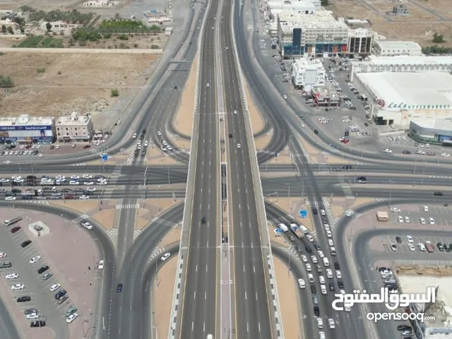 لاتفوت الفرصة في اكبر سوق تجاري في بركاء على الخط الأول من شارع السلطان قابوس