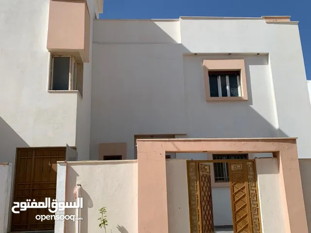225 m2 4 Bedrooms Townhouse for Sale in Tripoli Al-Serraj