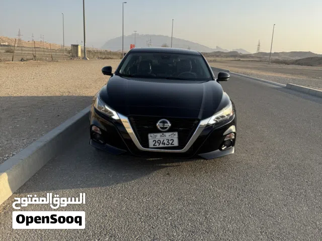 Nissan Altima platinum full option low mileage fresh import car