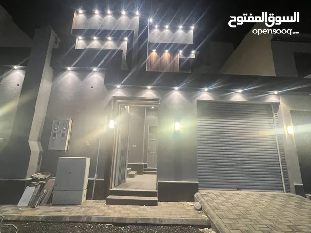 300 m2 3 Bedrooms Townhouse for Rent in Al Riyadh Al-Bayan