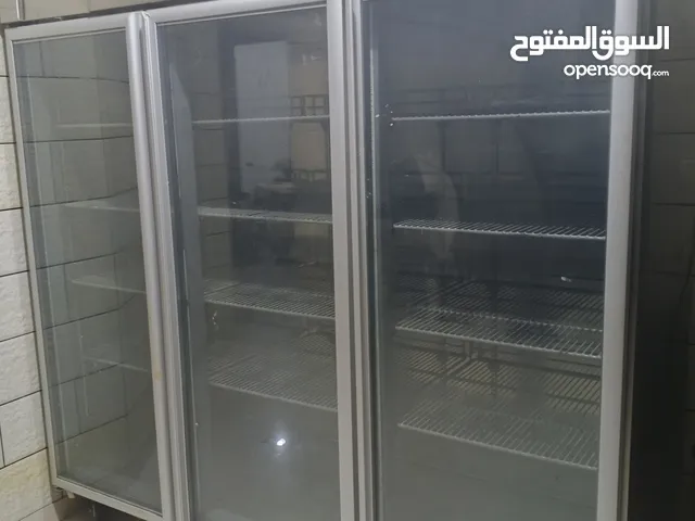 للبيع: ثلاجة عرض تجارية بثلاث أبواب زجاجية