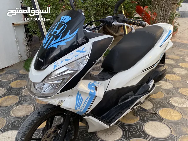 دراجة pcx جيل ثاني للبيع