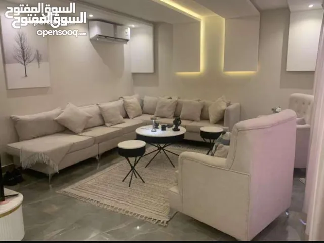 شقة في الرياض حي الدار البيضاء غرفة وصاله ومطبخ وحمام الإيجار 1400ريال شهري شامل موي وكاهربه