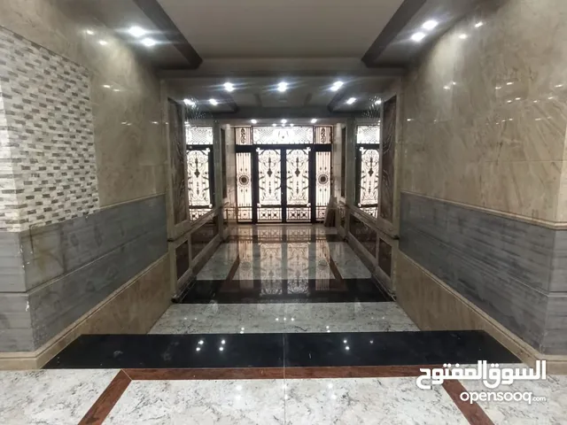 شقه للبيع 170م حى الجامعه - رخصه - تسهيلات فى السداد - 5قطع على الشارع