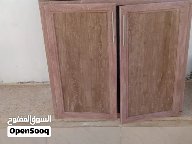 مجلى مع خزانة مفصل عليه نظيف شغل مكتب