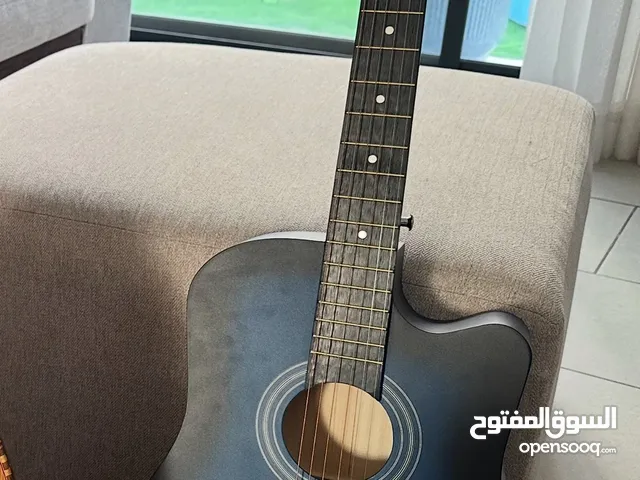 جيتار جديد كنت حاطه عندي مضهر بس ومعاه اغراضه والاوتار سبير