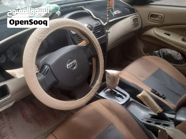 2010 نيسان صني Standard