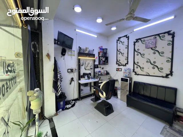 السلام عليكم محل حلاقه جاهز تعال وشتغل للبيع عنوان المحل حي المهندسين رقم الهاتف