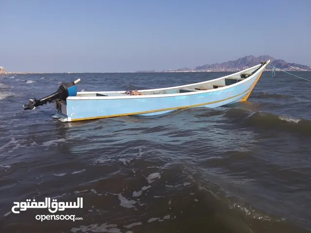 قارب هوري 9 متر محسن مع محرك 40 ياماها