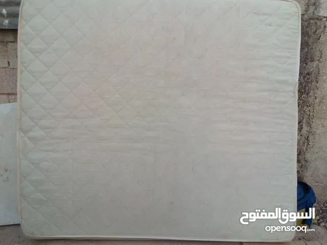 فرشه زمرك مجوز بحاله ممتازه للبيع  شارع القدس