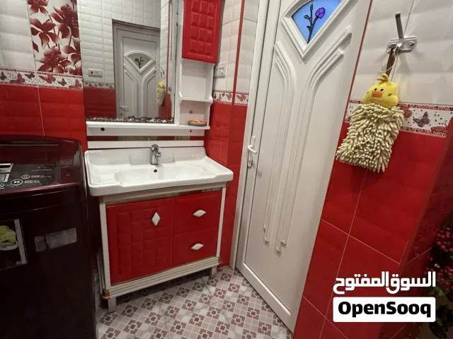 مغسلة كاونترية تشيل اغراض الحمام ونوعية جدا ممتازة ضد الماي