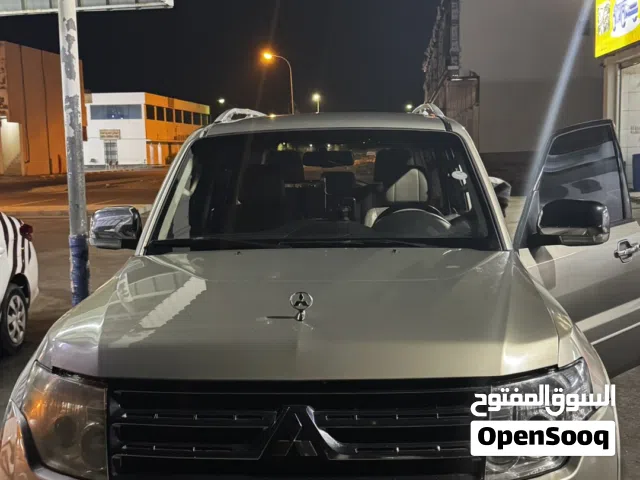 2010 ميتسوبيشي باجيرو GLS