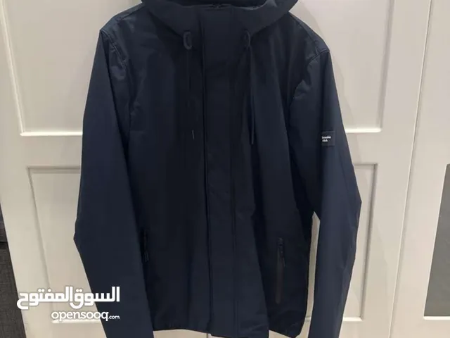 للبيع جاكيتات وبلوفرات اصلين استعمال خفيف