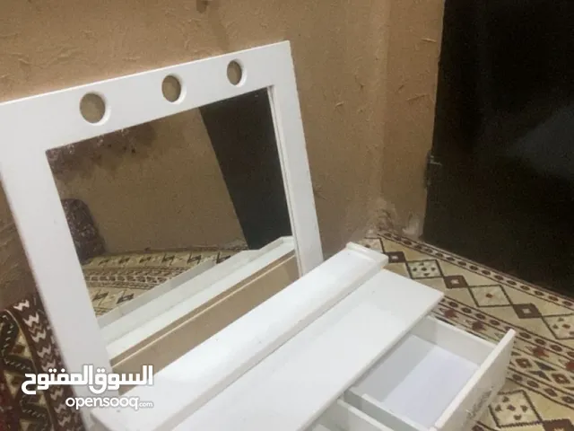 تسريحة جدارية رف مع مرايا