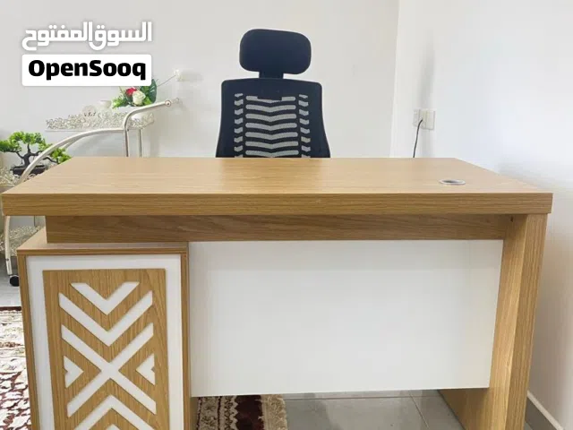 مكتب مع الكرسي تبعه  جديد لم يستخدم