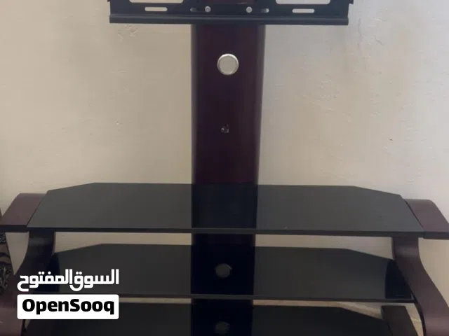 مرايا وطاولة تلفزيون