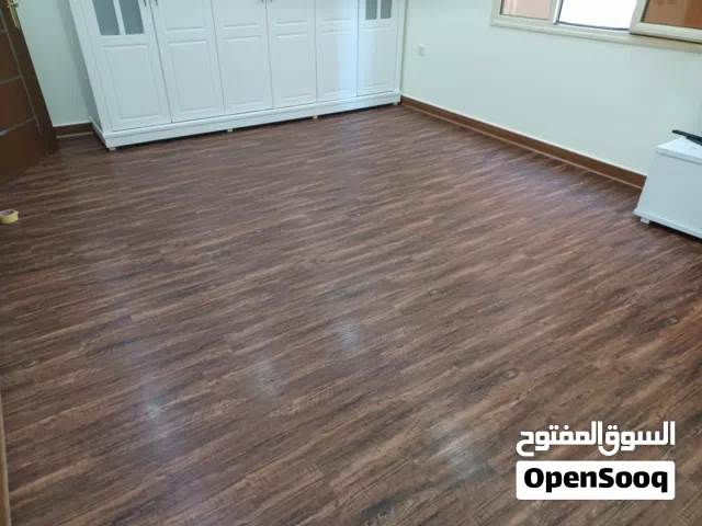 فني تركيب باركيه الكويت بأفضل الأسعار معلم باركيه شغل باركيه صنايعي باركيه فني باركيه