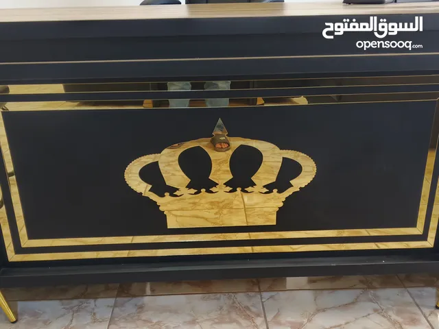 اثاث مكتبي كامل بحالة جيدة للبيع