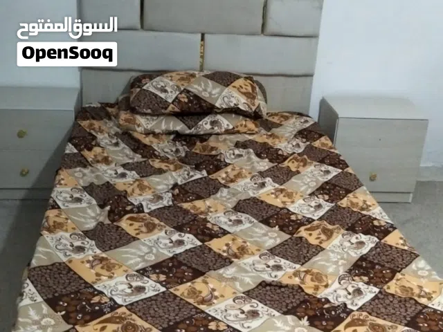 موجود غرفة نوم مفرد ونصف مستعمله لون بيج على ذهبي