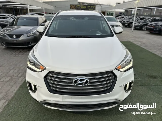 Hyundai Santa Fe GL 2016 GCC without accident and in an excellent shape ready to drive