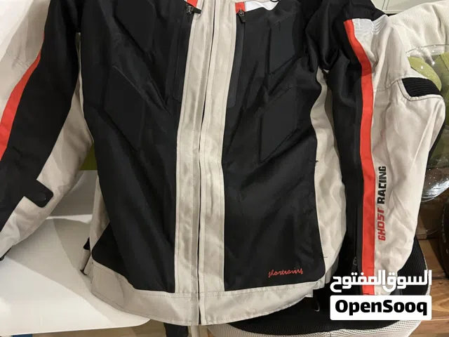 بدله رياضيه لقيادة الدراجات النارية مع خوذه