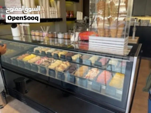 للبيع معدات محل آيس كريم / جيلاتو بحالة ممتازة جدًا، استخدام احترافي.