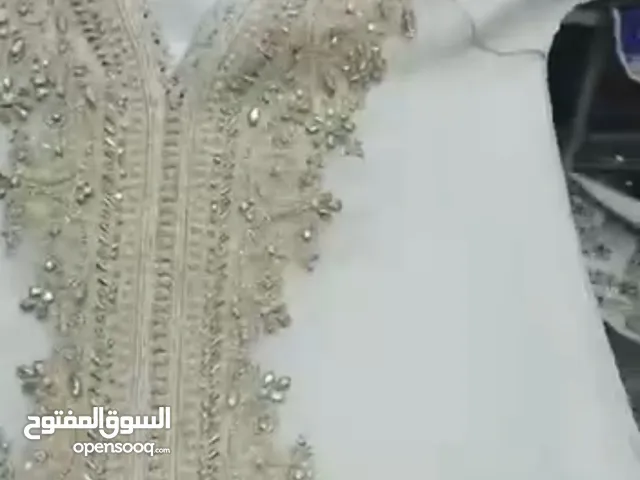 قفطان ملبوس لبسه واحدة فقط