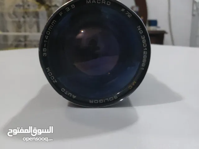 عدسة سوليجور MC Auto Zoom يدوية قديمة ببعد بؤري 140-35mm وفتحة f/3.5، تدعم تصوير الماكرو بدقة.