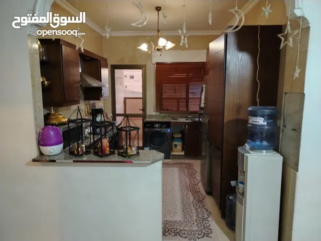 شقه للبيع مع الاثاث الجبيهه حي الريان مقابل التعليم العالي