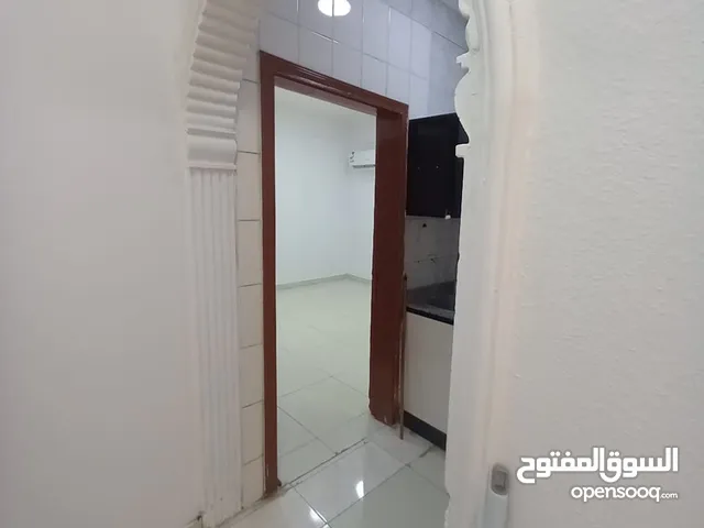 بسم الله الرحمن الرحيم  الان شقة للايجار في الرياض  حي النسيم  المساحة 160 تتكون من  غرفتين وصاله