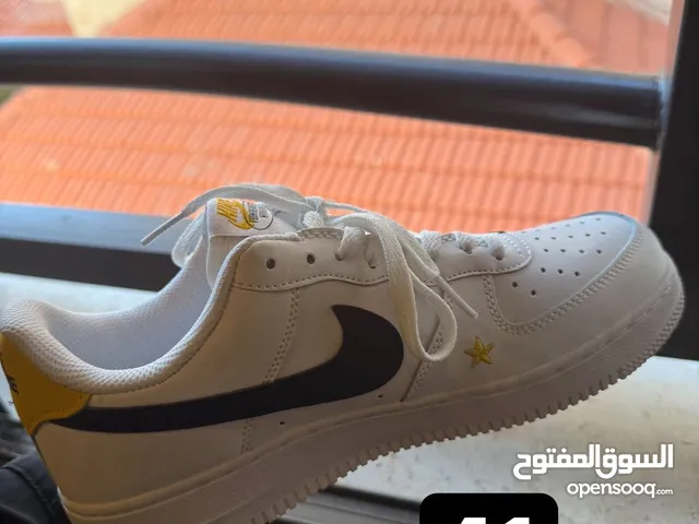 43 Sport Shoes in Amman