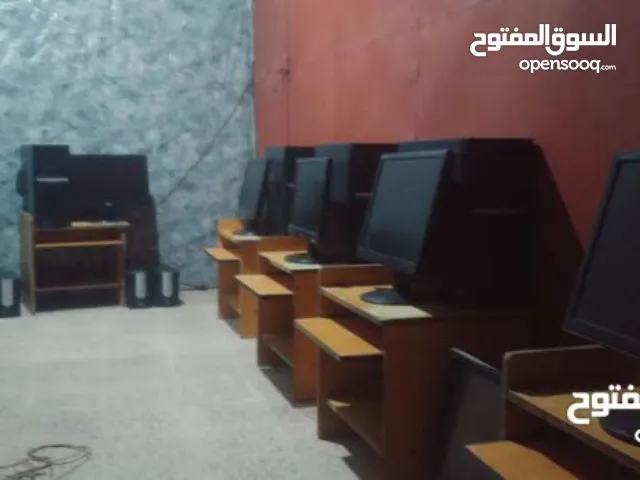 طاولات كمبيوتر لمجلس عربي